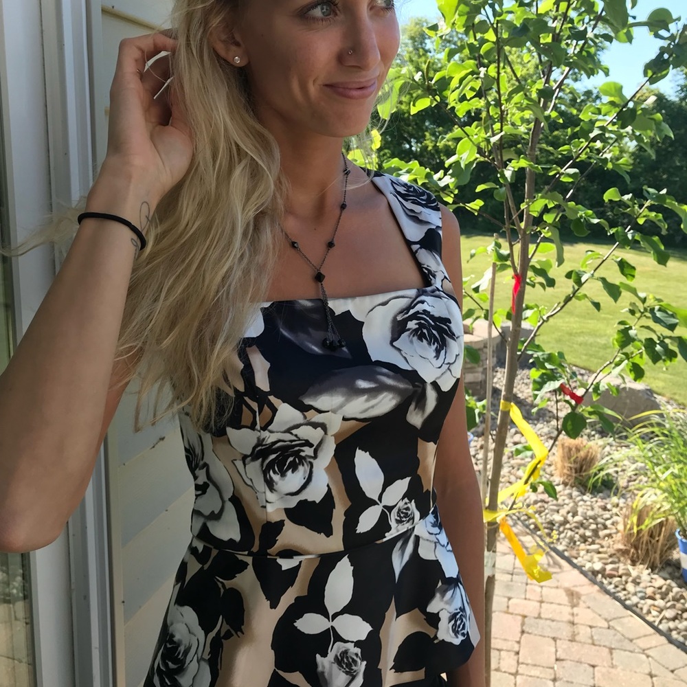 SOLD!!WHBM cap sleeve beauty! - Picture 2 of 5